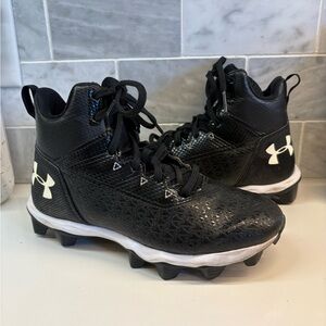 Under Armour Kids Black Mid- Cleats- youth 3